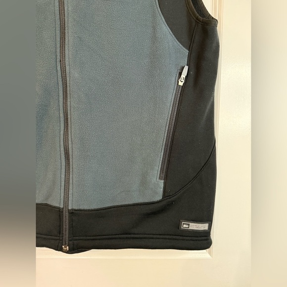 REI Men’s Polartec Gray & Black Zip-Up Hiking Outdoor Vest - Size Large - Picture 2 of 5